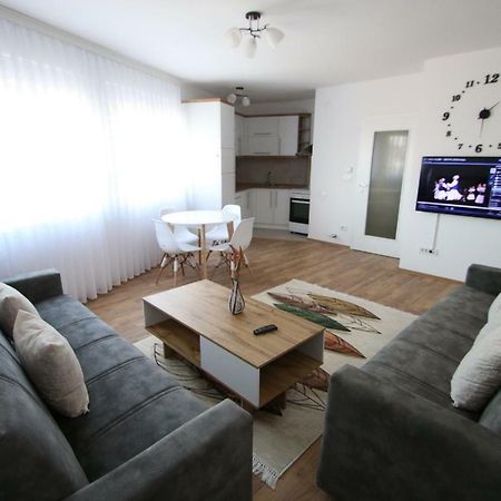 Spacious Apartment Next To The Bus Station And Walking Distance To The Old Town And Shopping Malls Prizren Exterior foto